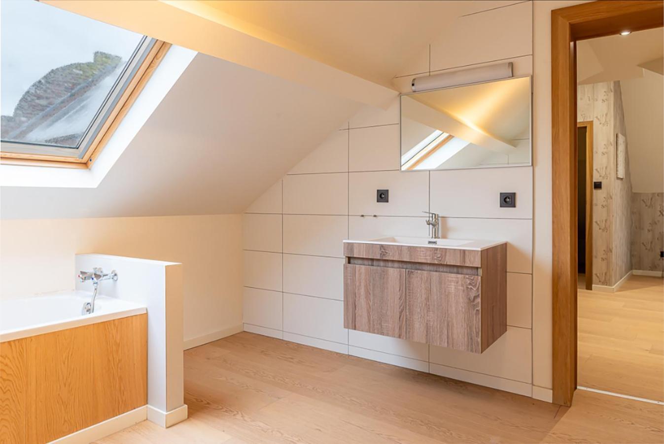 Guesthouses By Hotel Van Eyck Maaseik Εξωτερικό φωτογραφία